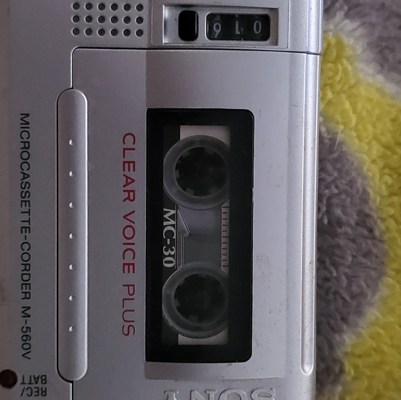 EUcSony Silver Microcassette Recorder with Clear Voice Plus Model M 560 V - Picture 8 of 9